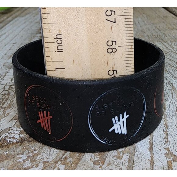 5 Seconds of Summer Band Rubber Wide Stretch Bracelet Black Concert Souvenir - Picture 5 of 5